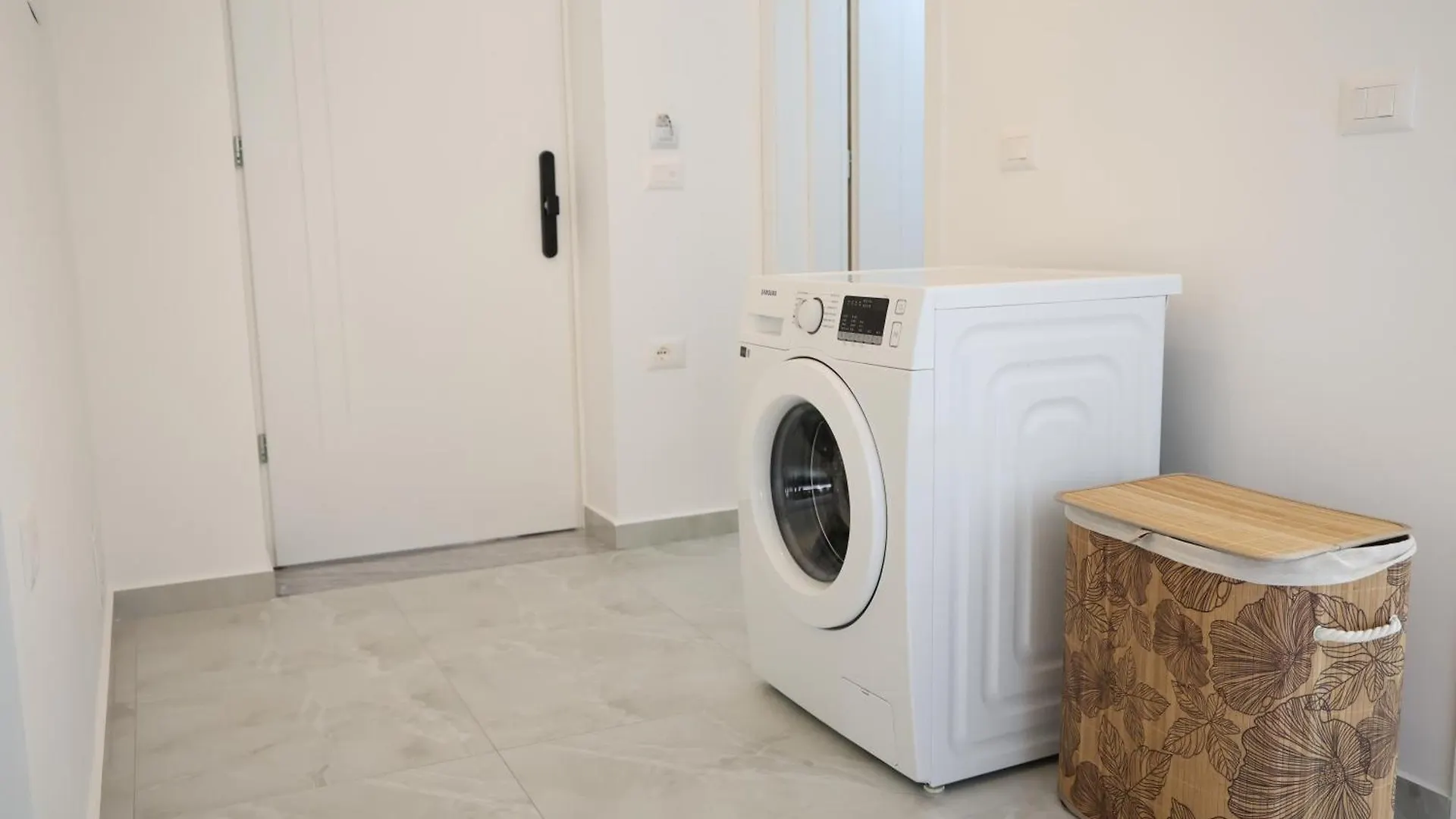 Stylish 2Br Retreat Near The Beach Sarande